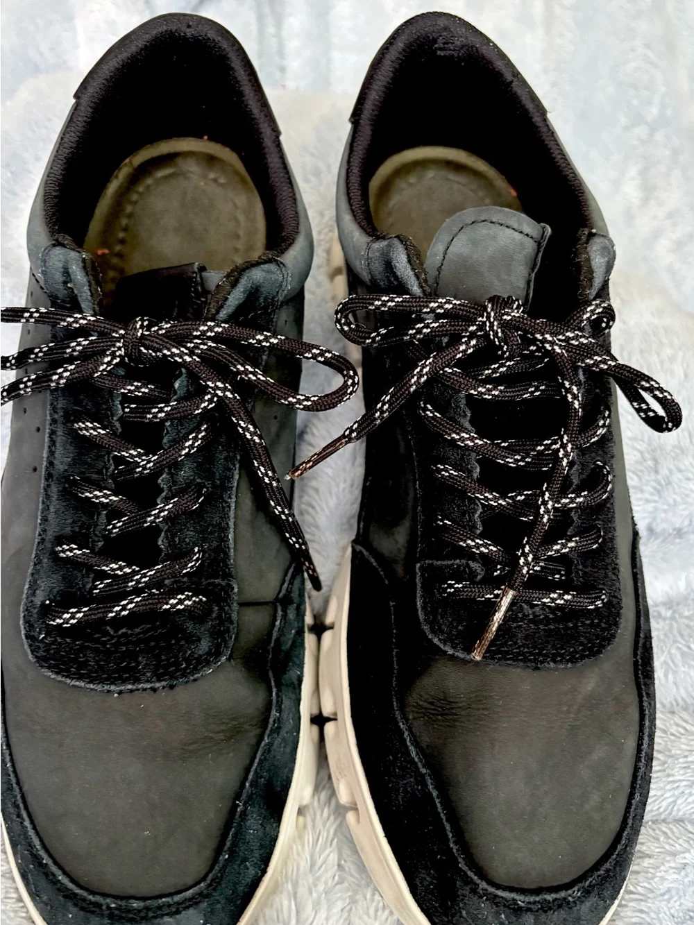 Clarks Men's Nature X One Sneaker Size 10M Black leather and suede.